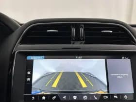 Jaguar F pace thumbnail 15