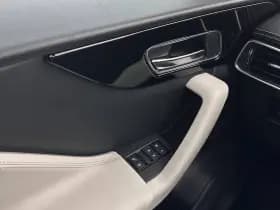 Jaguar F pace thumbnail 24