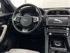 Jaguar F pace thumbnail 8