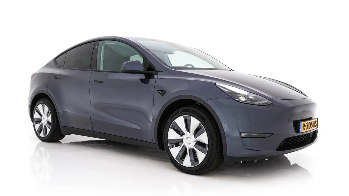 Tesla Model y — foto 1