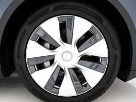 Tesla Model y thumbnail 26