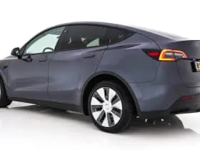 Tesla Model y thumbnail 5