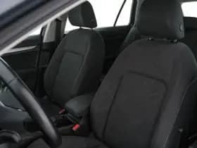 Volkswagen Golf thumbnail 24