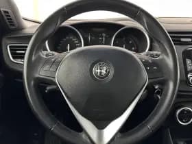 Alfa Romeo Romeo giulietta thumbnail 16