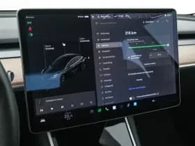 Tesla Model 3 thumbnail 18