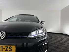 Volkswagen Golf thumbnail 25