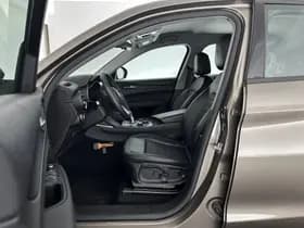 Alfa Romeo Stelvio thumbnail 9