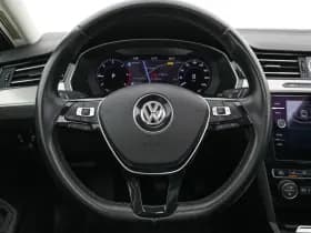 Volkswagen Passat thumbnail 19