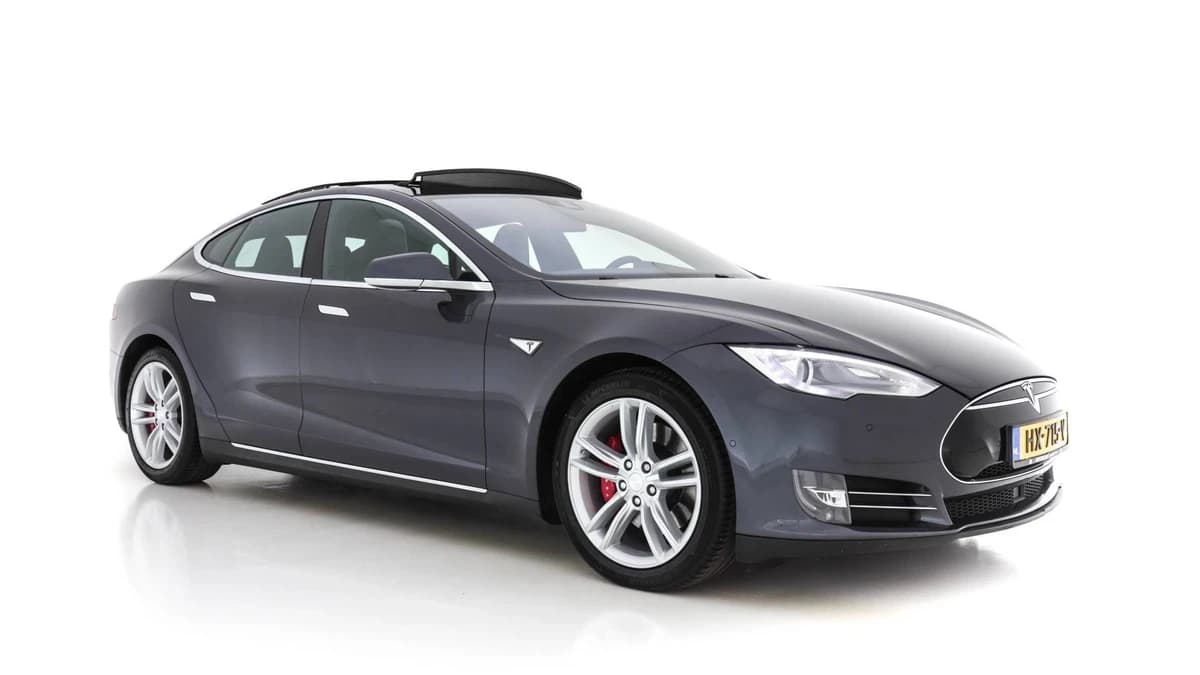Tesla Model s — foto 1