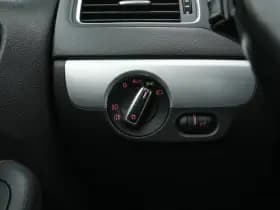 Volkswagen Jetta thumbnail 19