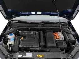 Volkswagen Jetta thumbnail 26