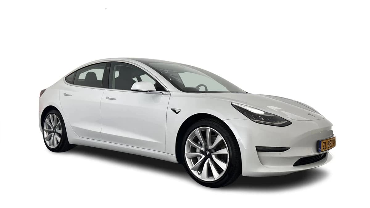 Tesla Model 3 — foto 1