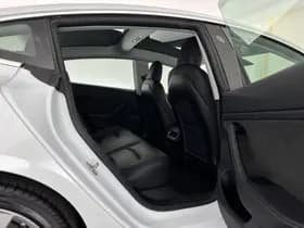 Tesla Model 3 thumbnail 12