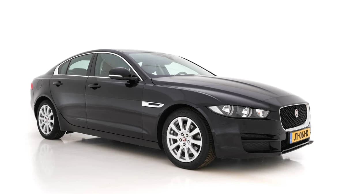 Jaguar Xe — foto 1