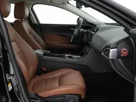 Jaguar Xe thumbnail 12