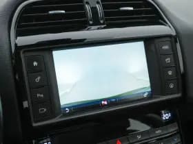 Jaguar Xe thumbnail 16