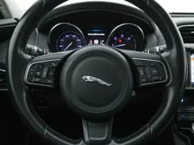 Jaguar Xe thumbnail 17
