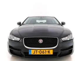Jaguar Xe thumbnail 3
