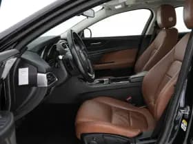 Jaguar Xe thumbnail 9