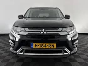 Mitsubishi Outlander thumbnail 3