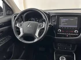 Mitsubishi Outlander thumbnail 8