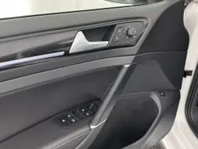 Volkswagen Golf thumbnail 24