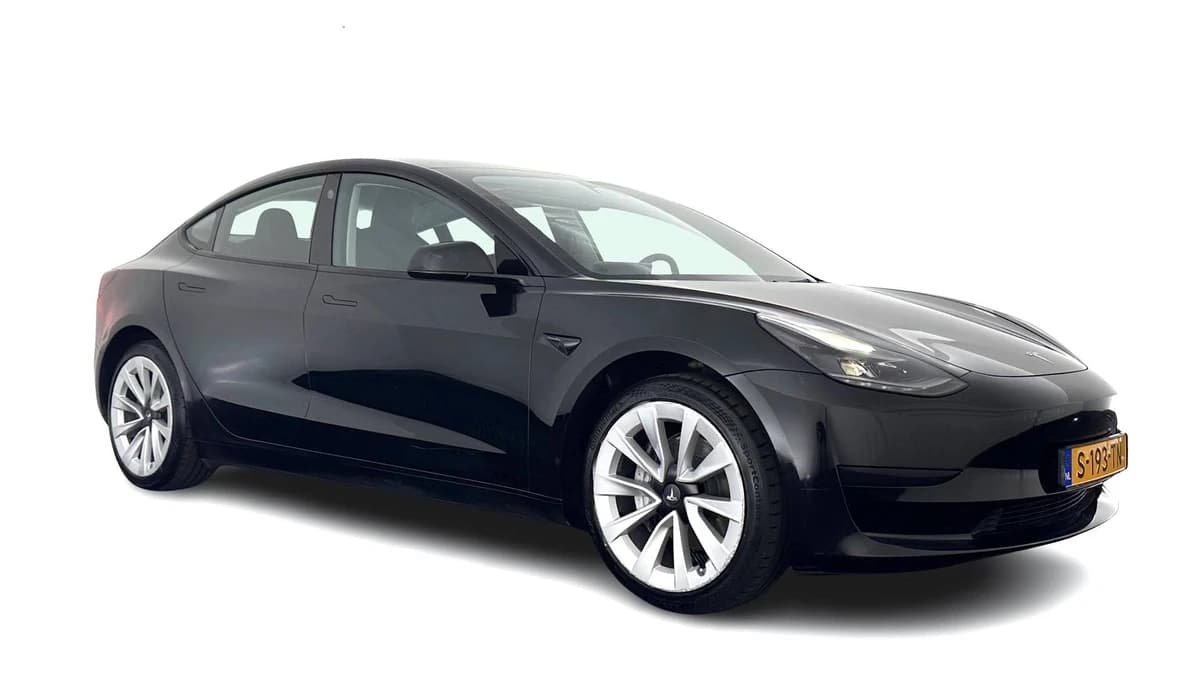 Tesla Model 3 — foto 1