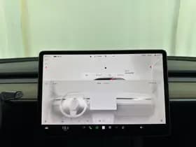 Tesla Model 3 thumbnail 16