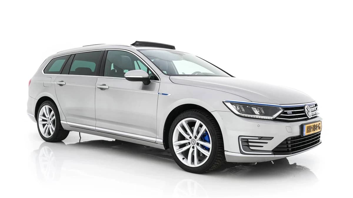 Volkswagen Passat — foto 1