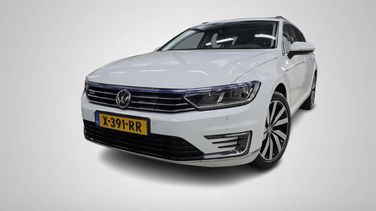 Volkswagen Passat — foto 1