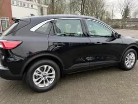 Ford Kuga 1.5 EcoBoost Titanium thumbnail 4