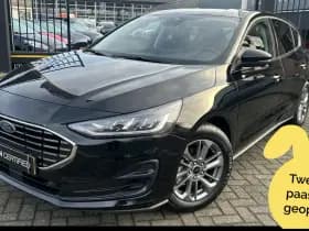 Ford Focus 1.0 EcoBoost Hybrid Titanium | SYNC 4 | Privacy Glass | NIEUW MET € 6.195,- KORTING!