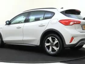 Ford Focus 1.0 EcoBoost Hybrid Active Business | Winter Pack thumbnail 3