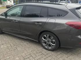 Ford Focus Wagon 1.0 EcoBoost Hybrid ST Line | Winter Pack thumbnail 2