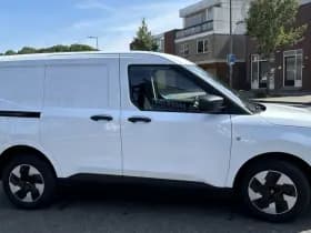 Ford E-Transit Courier Trend 44 kWh | Trekhaak | € 4.440,- voorraadkorting thumbnail 4