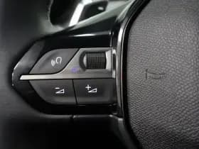 Peugeot 2008 1.2 Hybride 145 Allure | 360 Camera | Luxe thumbnail 17