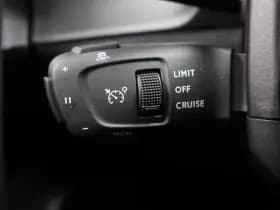 Peugeot 2008 1.2 Hybride 145 Allure | 360 Camera | Luxe thumbnail 23