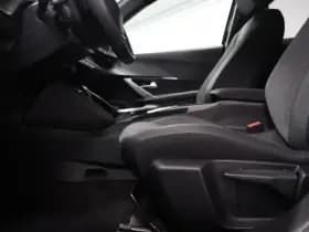 Peugeot 2008 1.2 Hybride 145 Allure | 360 Camera | Luxe thumbnail 7