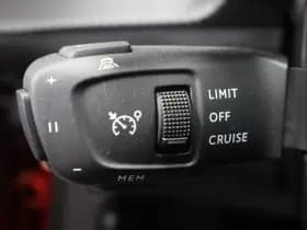 Peugeot 2008 1.2 Hybride 145 Allure | 360 Camera | Luxe thumbnail 14