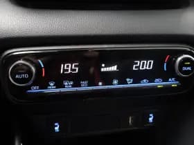 Toyota Yaris thumbnail 17