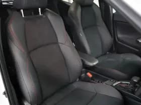 Toyota Yaris Cross 1.5 Hybride 130 GR Sport | Two-Tone thumbnail 11