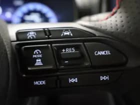 Toyota Yaris Cross 1.5 Hybride 130 GR Sport | Two-Tone thumbnail 17