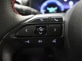 Toyota Yaris Cross 1.5 Hybride 130 GR Sport | Two-Tone thumbnail 18