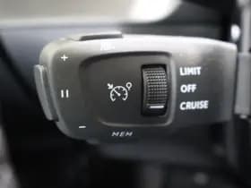 Peugeot 2008 1.2 Hybride 145 Allure | 360 Camera | Luxe thumbnail 23