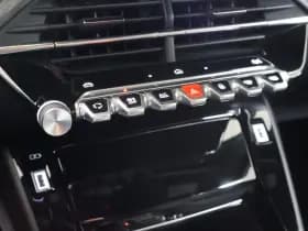 Peugeot 2008 1.2 Hybride 145 Allure | 360 Camera | Luxe thumbnail 31