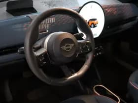 MINI Mini Aceman E Favoured L 42.5 kWh thumbnail 6