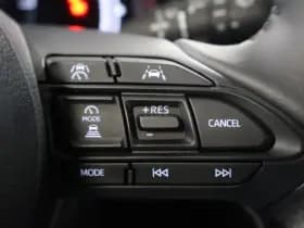 Toyota Yaris thumbnail 18