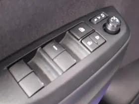 Toyota Yaris thumbnail 15