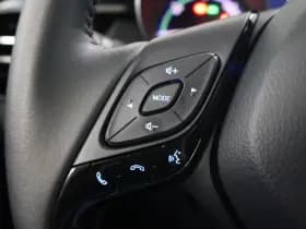 Toyota C-HR 1.8 Hybrid Bi-tone thumbnail 17
