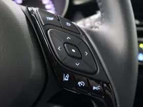 Toyota C-HR 1.8 Hybrid Bi-tone thumbnail 18